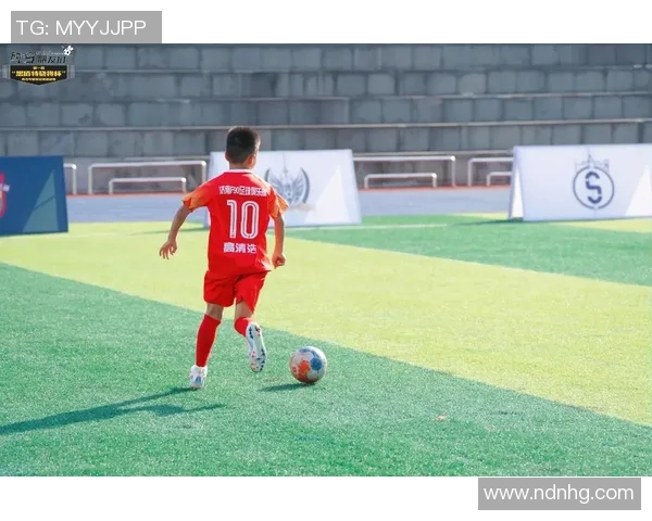 足球明星传球技巧解析经典动作展现足球艺术之美 足球明星传球技巧解析经典动作展现足球艺术之美